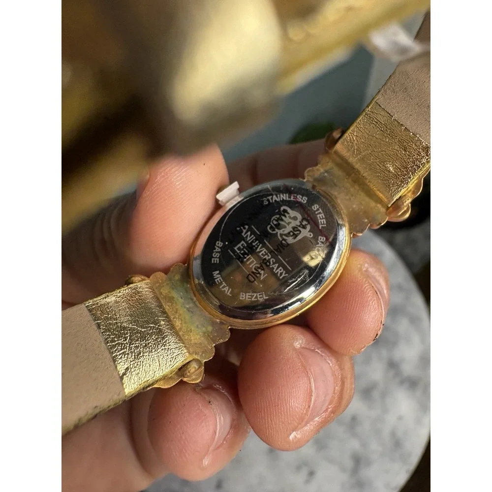 Elizabeth Taylor White Diamonds Quartz Oval Analog Watch Gold Case w/ Box